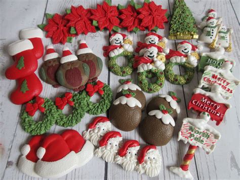 Edible Christmas cake toppers. | Christmas cake decorations, Wedding cakes with flowers ...