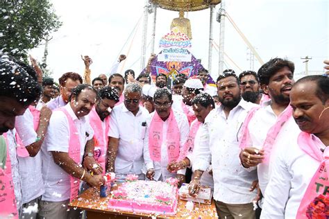 BRS Party Celebration | తెలంగాణ గడ్డపై బీఆర్‌ఎస్‌కు జేజేలు… ఫొటోలు ...