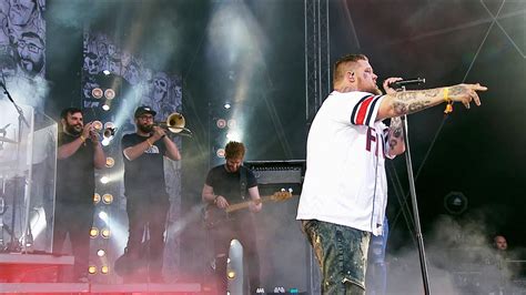 Rag'n'Bone Man - Skin (live at Ruisrock 2018) - YouTube