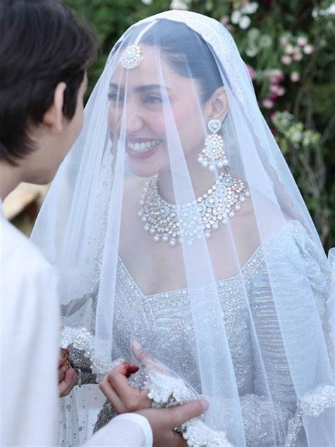 Photos: New wedding pictures of Pakistani superstar Mahira Khan as a ...