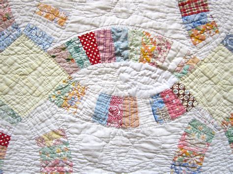 MulticoloredPieces: Repairing Old Quilts