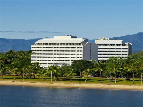 Holiday Inn Cairns Harbourside Hotel Cairns Ausztrália) | Holiday inn, Hotel, Inn