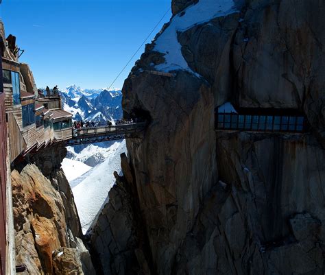 Aiguille du Midi (3842m) The footbridge that links the North tower to the Central tower. | North ...