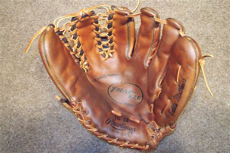 Case blog: vintage baseball glove