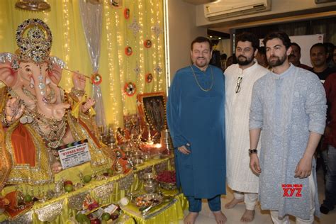 Mumbai: Ganesh Chaturthi - Nitin Mukesh, Neil Nitin Mukesh at the ...