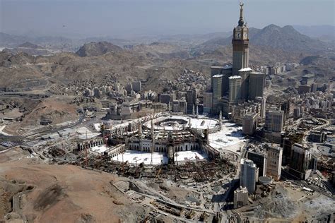 Hajj 2014: Mecca-Hattan's Glitzy Hotels and Skyscrapers 'Cater for Wealthier Pilgrims'