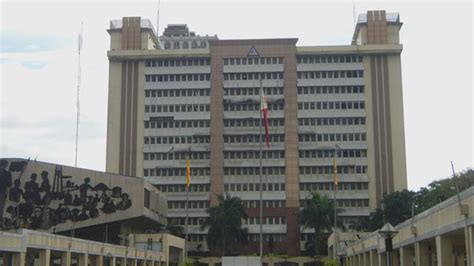 Quezon City Hall employees to get salary raise in 2020