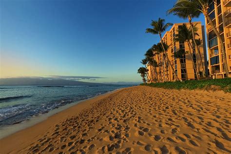 aston-mahana-at-kaanapali_011_exterior-beach1-1920x1280 - Purple Light Vacations