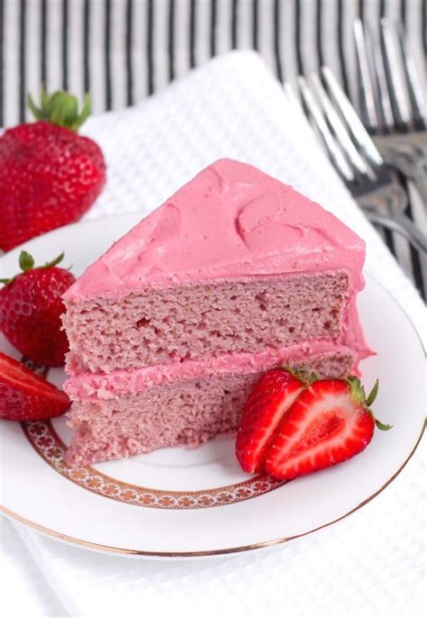 Healthy Strawberry Cake with Strawberry Frosting | sugar free, gluten free