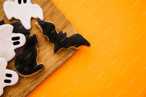 Free Photo | Halloween decoration with bat cookies