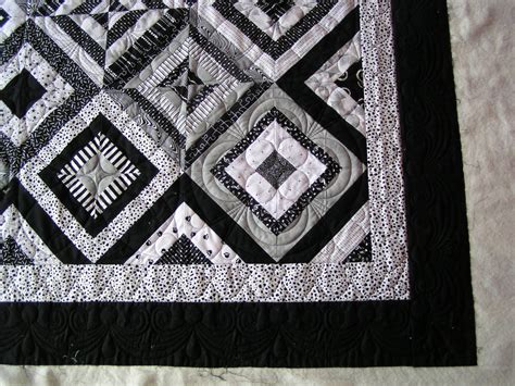 Eucalypt Ridge Quilting: Black and white and zentangles