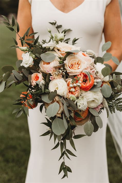 16 Wedding Bouquets That Are Perfect for Fall | Fall wedding flowers ...