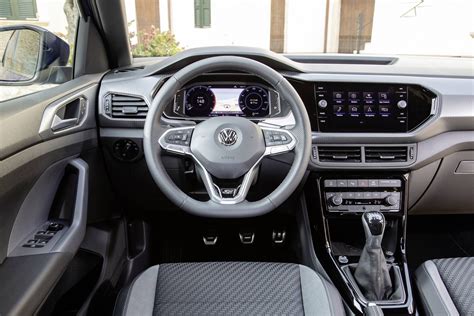 Volkswagen T-Cross ganha esportividade com pacote R-Line