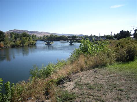 File:Omak, WA - bridge across the Okanagan River.jpg - Wikipedia, the ...