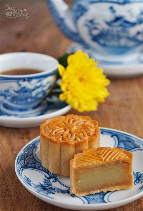 Baked mooncakes with lotus seed paste filling | Chez Giang | Food, Moon ...