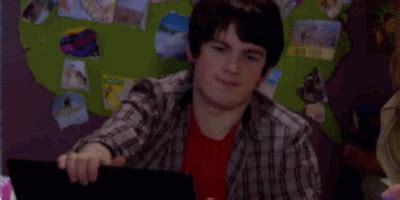 Image - Fabian decepcionado.gif - House of Anubis Wiki - Wikia