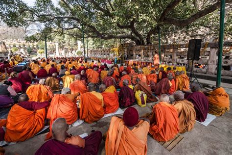 Mnisi Buddyjscy śpiewają Mantry W Kye Gompa Fotografia Editorial ...