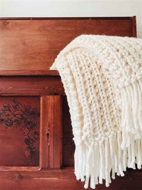 FREE KNITTING PATTERN: The Chunky Ribbed Fringe Knit Blanket by BrennaAnnHandma… | Chunky ...