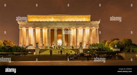 Lincoln memorial floodlit hi-res stock photography and images - Alamy