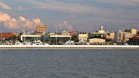 16 Best Hotels in Sandusky. Hotels from $69/night - KAYAK