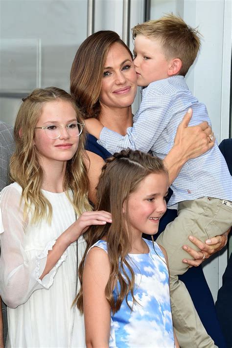 A Family Affair! Jennifer Garner Attends Walk of Fame Ceremony ...