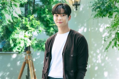 Rowoon de SF9 habla de qué le atrajo de su personaje en el próximo drama romántico “She Would ...