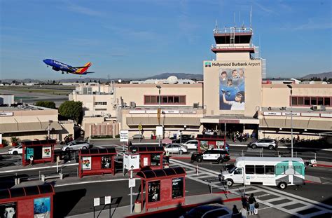 Burbank Airport Limousine | Hollywood Town Car and Limousine