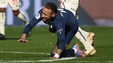 Neymar injury: PSG star needs ankle surgery, out for season