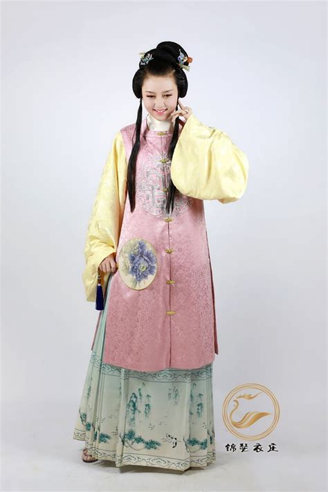 Ming Dynasty Elegance | Asiatische kleidung, Traditionelle kleider, Kleidung