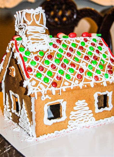 Gingerbread House Icing - The Everything Housewife.com