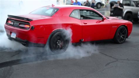 2015 Dodge Challenger SRT Hellcat Burnout - YouTube