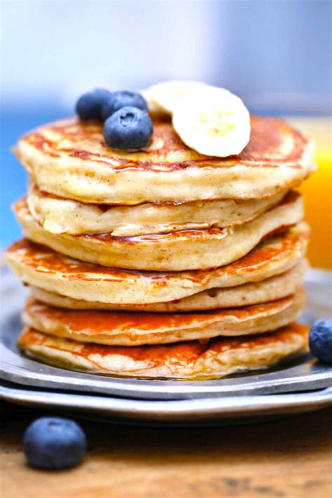 Fluffy Greek Yogurt Pancakes [Video] - Sweet and Savory Meals