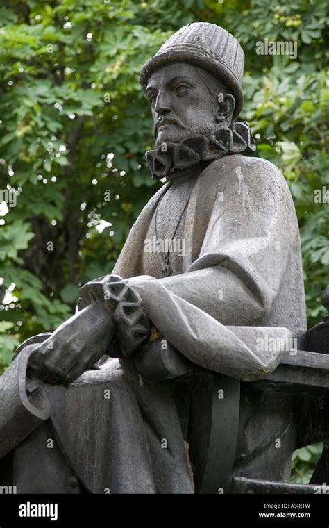 Bronze statue of Spanish king Philip II Stock Photo - Alamy