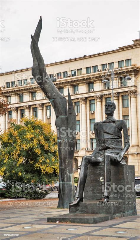 Iuliu Maniu Monument In Bucharest Downtown Romania Stock Photo - Download Image Now - iStock