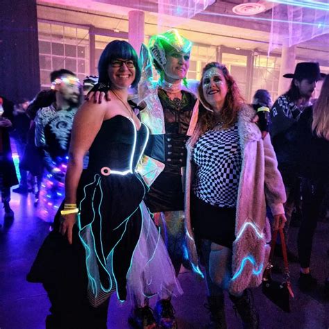 50 Best Glow In The Dark Outfits to Try