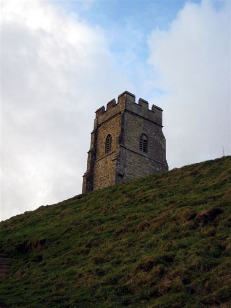 Glastonbury Tor | It was tough to get a shot of the ruins on… | Flickr