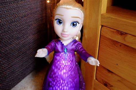 Elsa Singing Doll - REVIEW - Disney's Frozen 2 | AD - Run Jump Scrap!