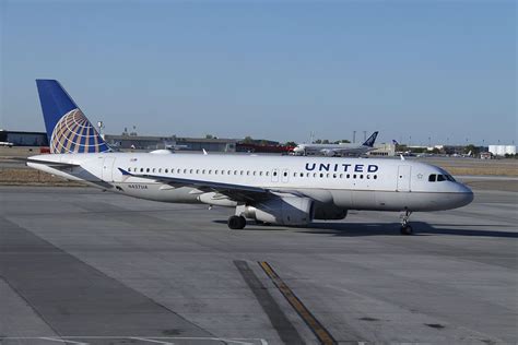 United Airlines Fleet Airbus A320-200 Details and Pictures