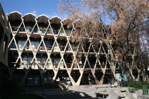 Clásicos de Arquitectura: Facultad de Arquitectura de Mendoza / Enrico ...