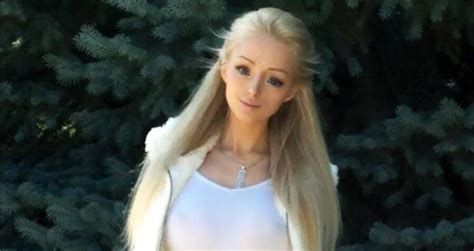 27 Surreal Photos Of Valeria Lukyanova, The Human Barbie Doll