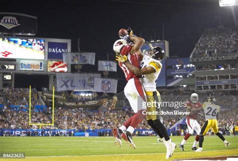 Arizona Cardinals Larry Fitzgerald in action, making catch and... News ...