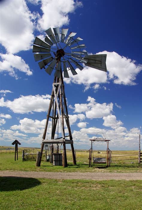 South Dakota windmill Vintage Windmills, Old Windmills, Windmill Water, Windmill Pics, Country ...