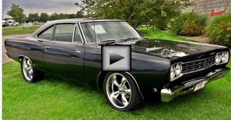 1968 Plymouth Road Runner 426 Hemi Mopar Muscle Car | HOT CARS