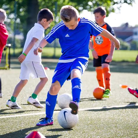 Football skills for a 6-8 year old to learn | We Make Footballers