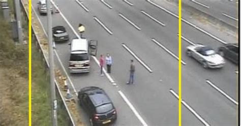 M1 crash leaves people standing in the road - Nottinghamshire Live