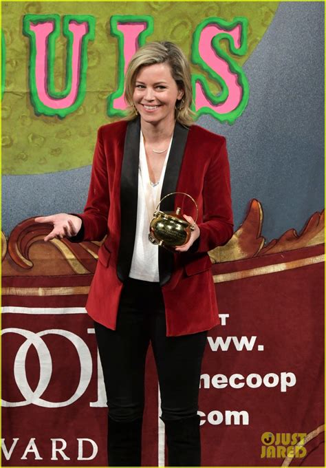 Elizabeth Banks Has a Sword Fight & Sings With the Sockapellas at Hasty Pudding Woman of the ...