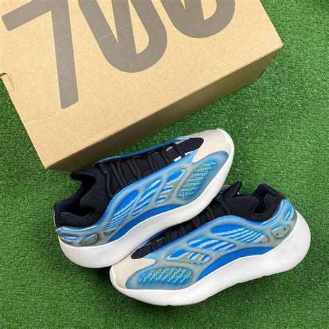 Adidas Yeezy 700 V3 'Arzareth' - Exclusive Sneakers SA