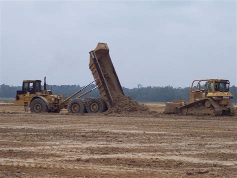 Articulating Dump Truck Operation - Weekly Safety Moment - Beard Construction Group