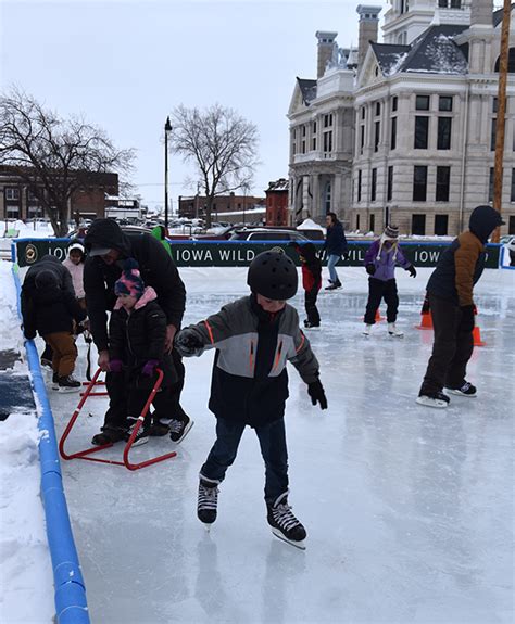 Downtown ice rink officially opens after ribbon cutting Wednesday ...