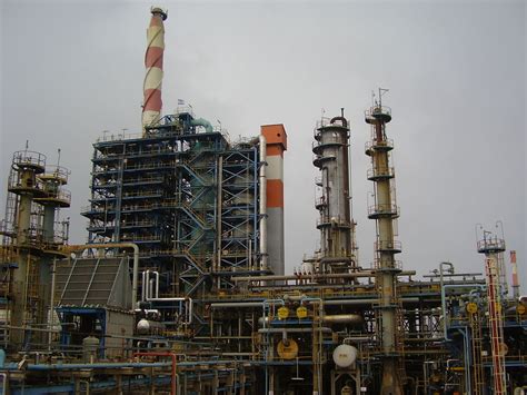 Oil refinery - Energy Education